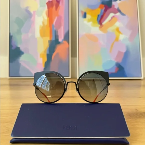 FENDI FF 0177/S CAT EYE SUNGLASSES - Edgy style that was all over the runways - Picture 5 of 12